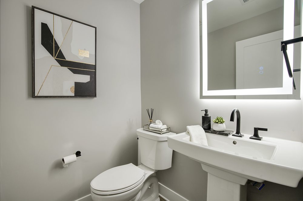 Bathroom, 806 N 2nd Ave