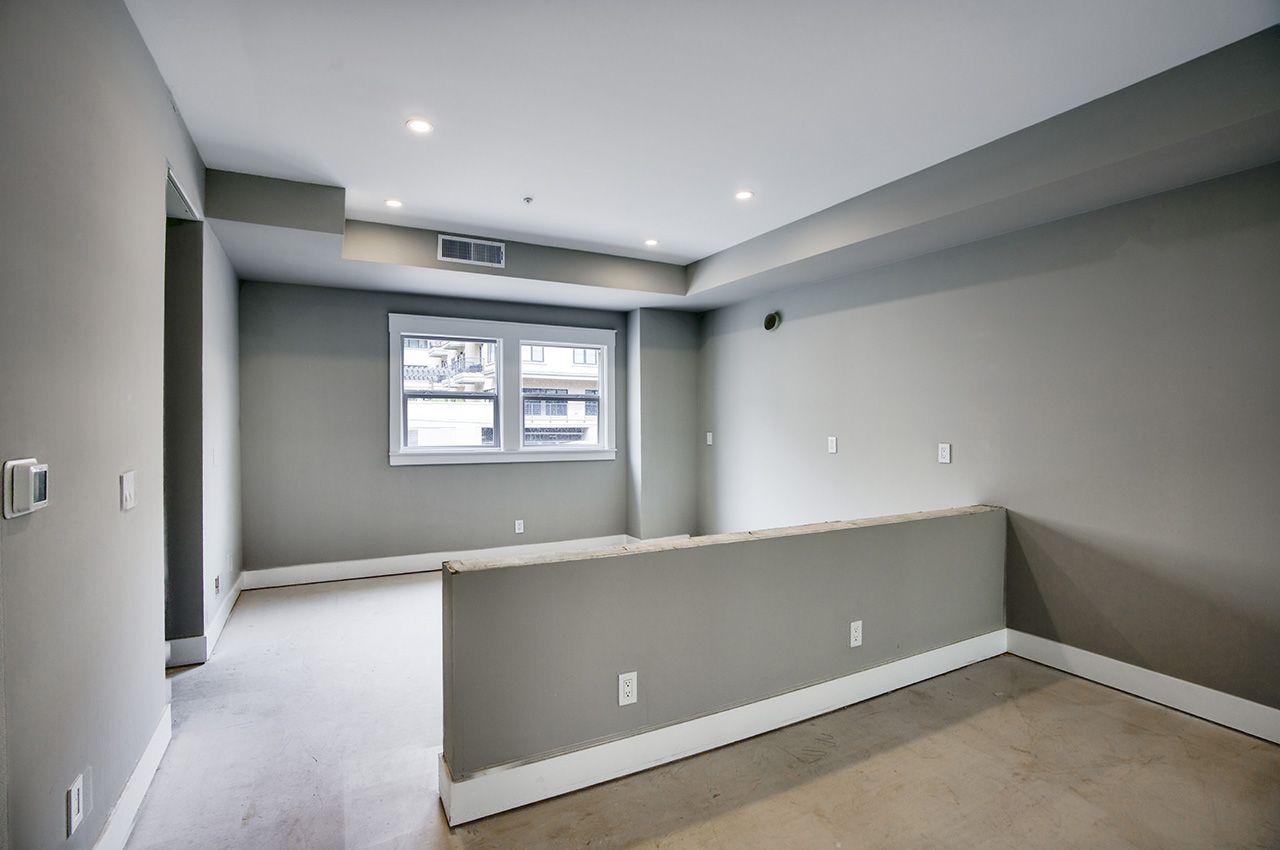 810 N 2nd Ave interior
