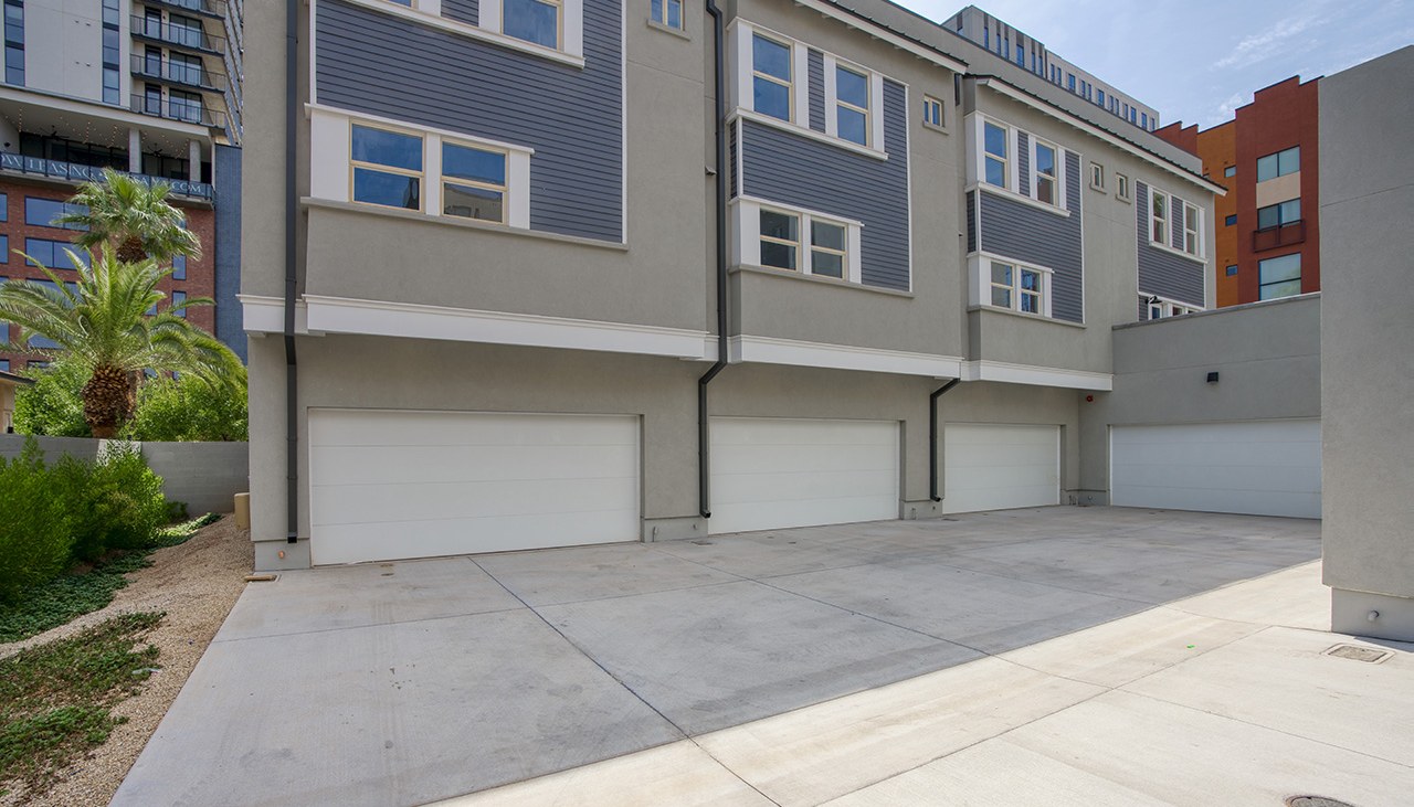Private garages, Residences on 2nd